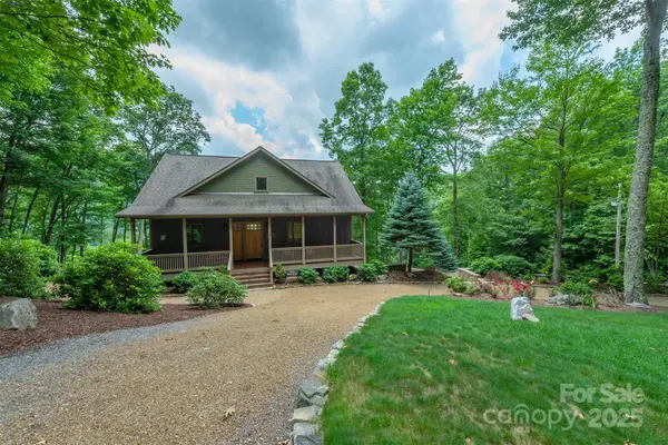 596 N Ridge Runner RD, Burnsville, NC 28714