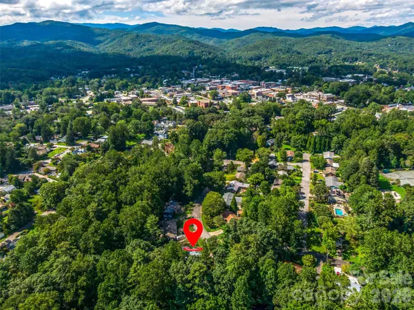 135 Dogwood DR, Brevard, NC 28712