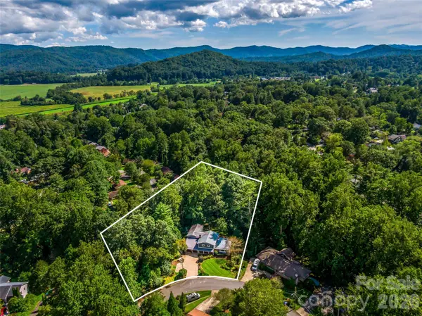 135 Dogwood DR, Brevard, NC 28712