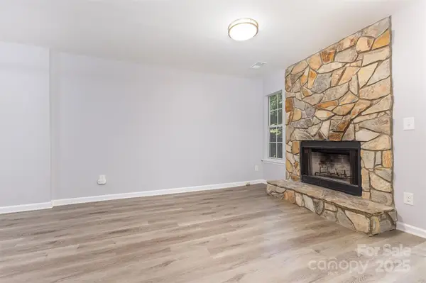 6319 Windsor Gate LN, Charlotte, NC 28215