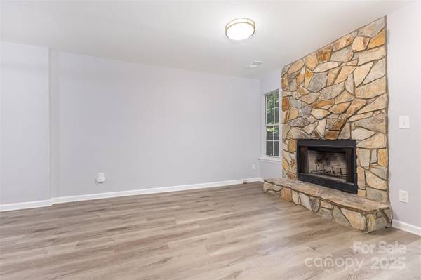 6319 Windsor Gate LN, Charlotte, NC 28215