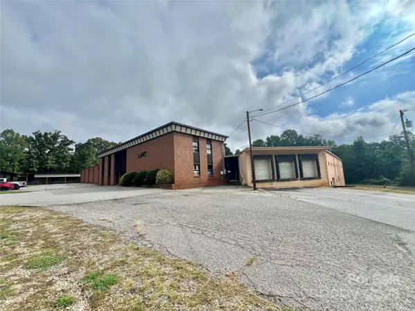 694 N Main ST, Troutman, NC 28166