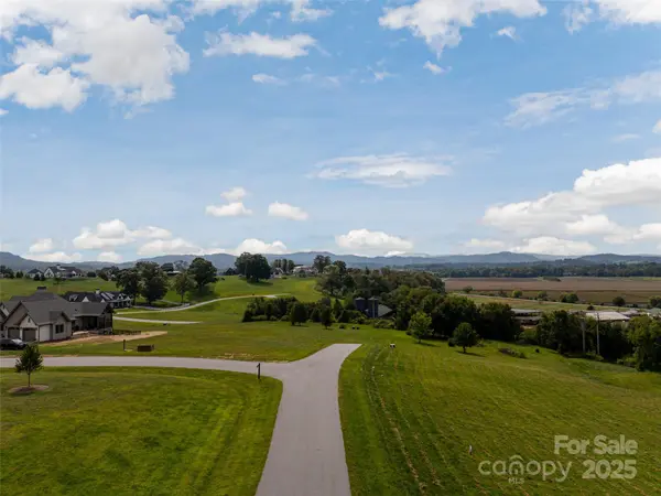 301 Majestic Ridge RD #57, Mills River, NC 28759