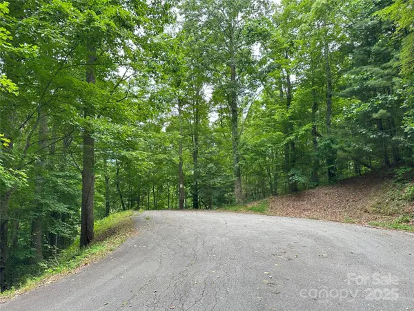 000 Ruffed Grouse LN, Waynesville, NC 28786