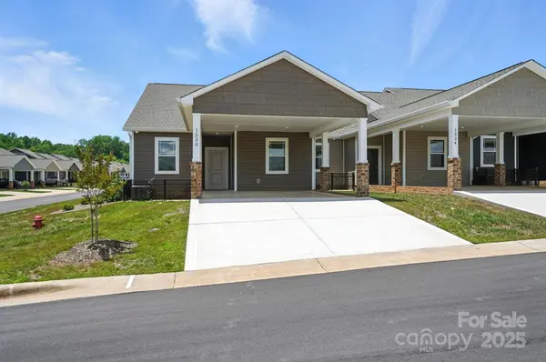 1530 29th ST SE, Hickory, NC 28602