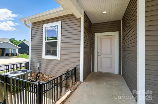 1530 29th ST SE, Hickory, NC 28602