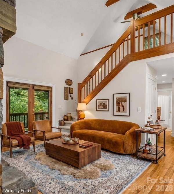 142 Winterview TRL, Hendersonville, NC 28739