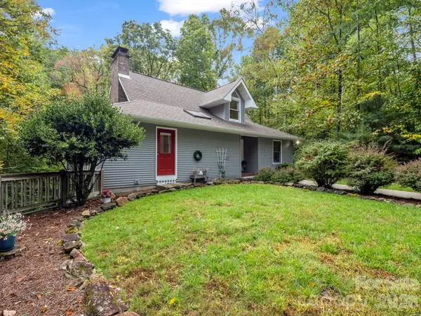 142 Winterview TRL, Hendersonville, NC 28739