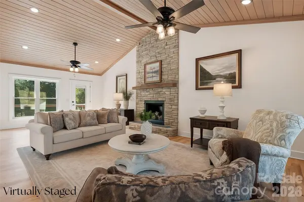 2366 W Paradise Harbor DR, Connelly Springs, NC 28612