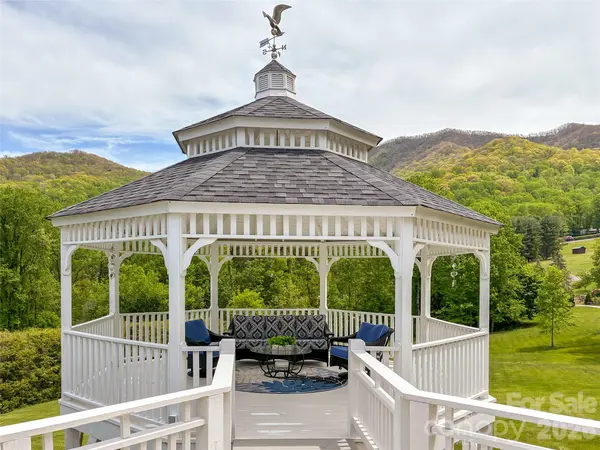 208 Parrish Farm RD, Waynesville, NC 28786