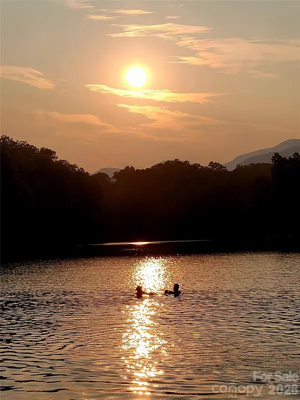 1015 Rainbow CIR #36, Lake Lure, NC 28746