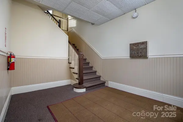 15 Grindstaff DR, Asheville, NC 28803