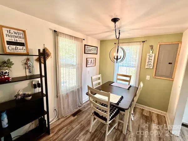 12 Powell ST, Asheville, NC 28806