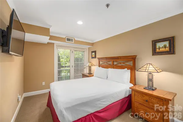 114 Bowling Park RD, Asheville, NC 28803
