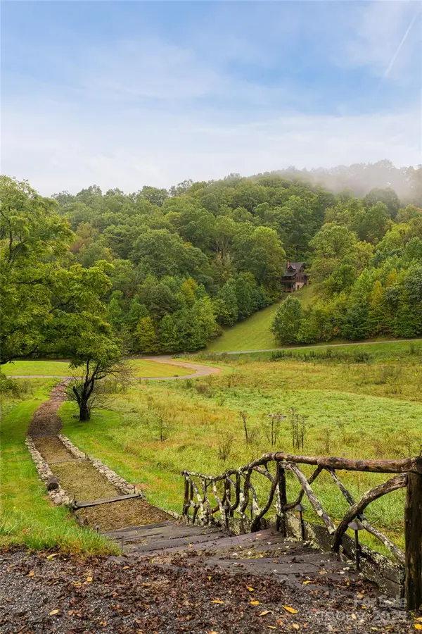 635 Whisper Mountain DR, Leicester, NC 28748