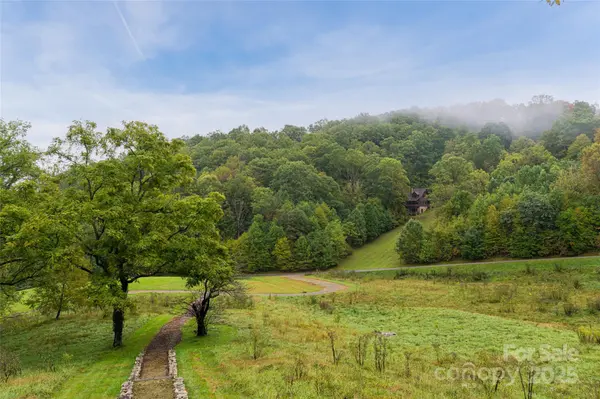 635 Whisper Mountain DR, Leicester, NC 28748