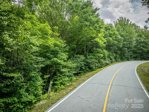 000 Meadow Ridge DR #L9, Lake Toxaway, NC 28747