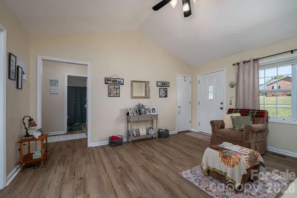 1371 Millrace DR, Conover, NC 28613