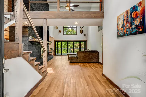 131 Jonadel CT, Lake Lure, NC 28746