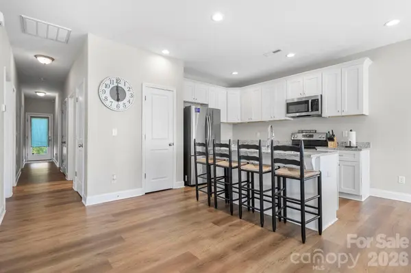 402 2nd ST SW, Hickory, NC 28602