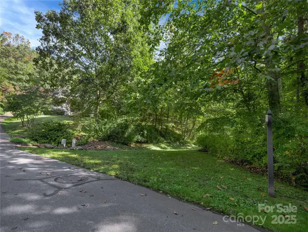 99999 Eastmoor DR, Asheville, NC 28805
