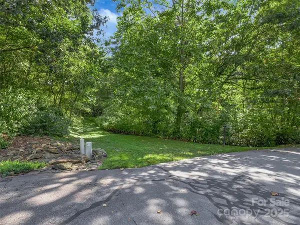 99999 Eastmoor DR, Asheville, NC 28805