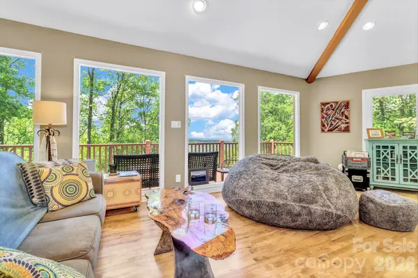 125 Winding Ridge RD, Fairview, NC 28730