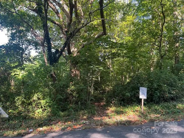 249, 250 E McDowell ST, Morganton, NC 28655