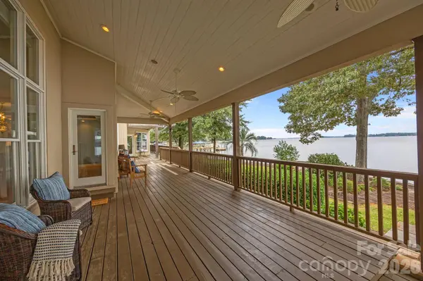 1890 Yacht Club DR, Denver, NC 28037