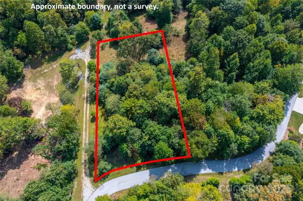1043 Somersby Pkwy, Hendersonville, NC 28739