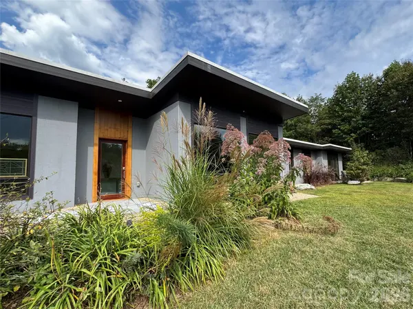 17 Fig Tree LN, Asheville, NC 28803