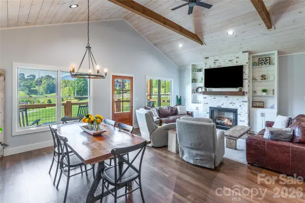 100 Kinloch LN, Clyde, NC 28721