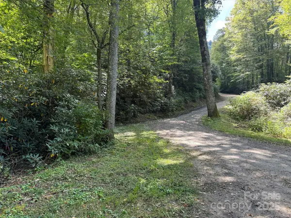 2 Black Rock RD, Cherokee, NC 28779