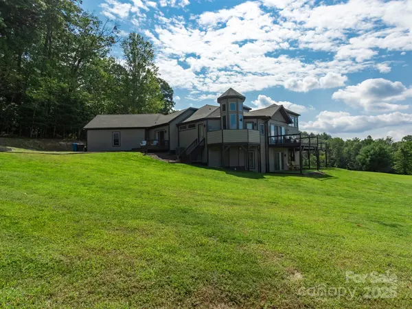 639 Byers Cove RD, Hendersonville, NC 28792