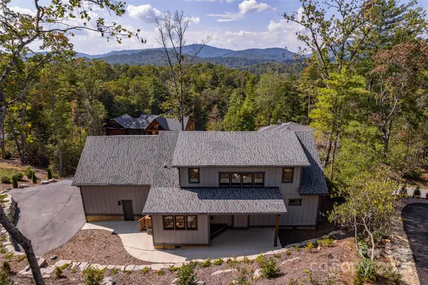 71 Crossings CIR, Fairview, NC 28730
