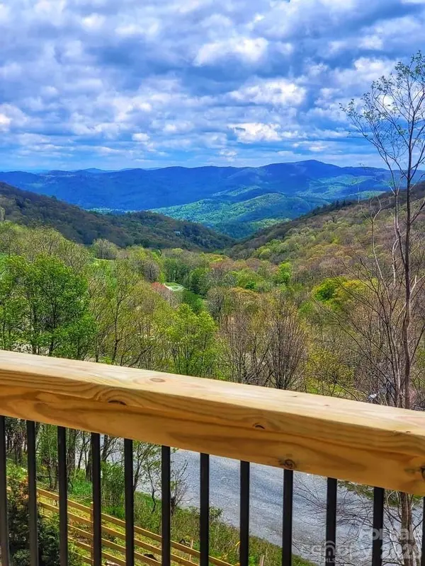 419 Snowcloud DR, Seven Devils, NC 28604