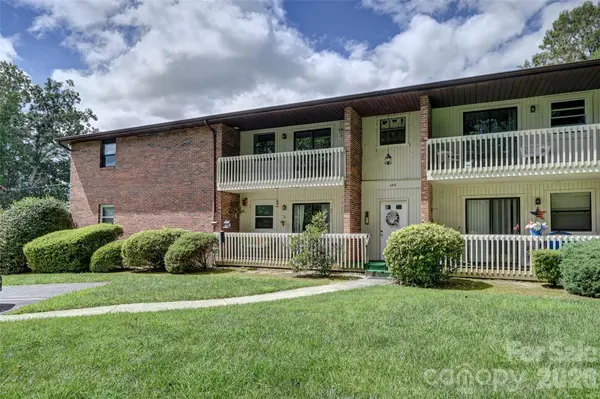 103 Oakwood PL #3, Hendersonville, NC 28792