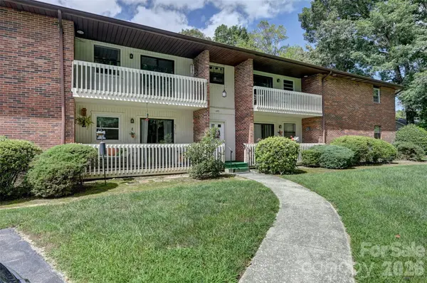 103 Oakwood PL #3, Hendersonville, NC 28792