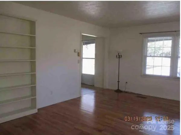 200 Daniel DR, Hendersonville, NC 28739