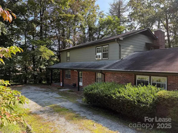 200 Daniel DR, Hendersonville, NC 28739