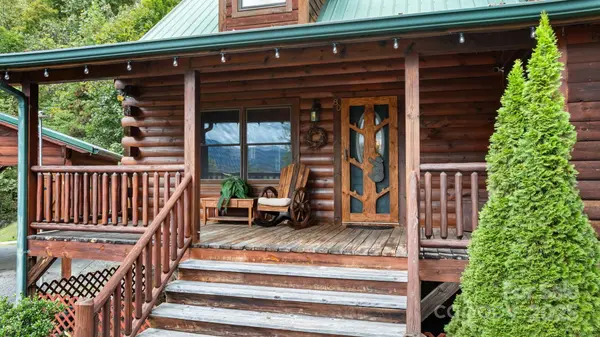 80 Slow LN, Whittier, NC 28789