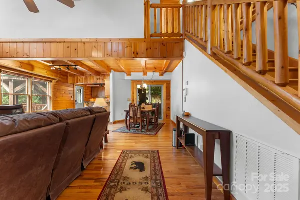 80 Slow LN, Whittier, NC 28789
