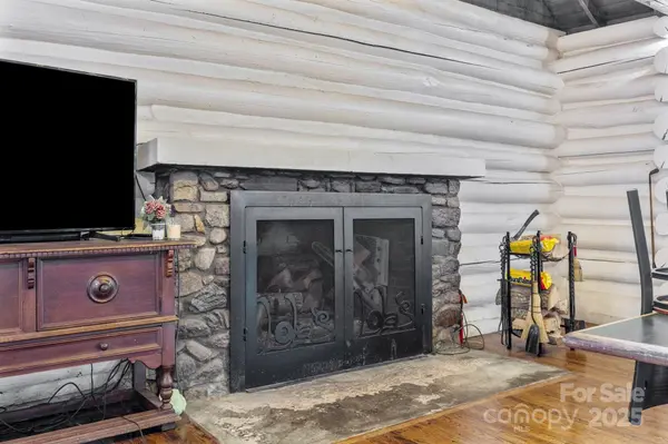 1196 N Country Club RD, Brevard, NC 28712