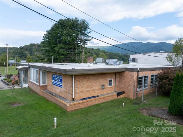 30 New Treads DR, Waynesville, NC 28786