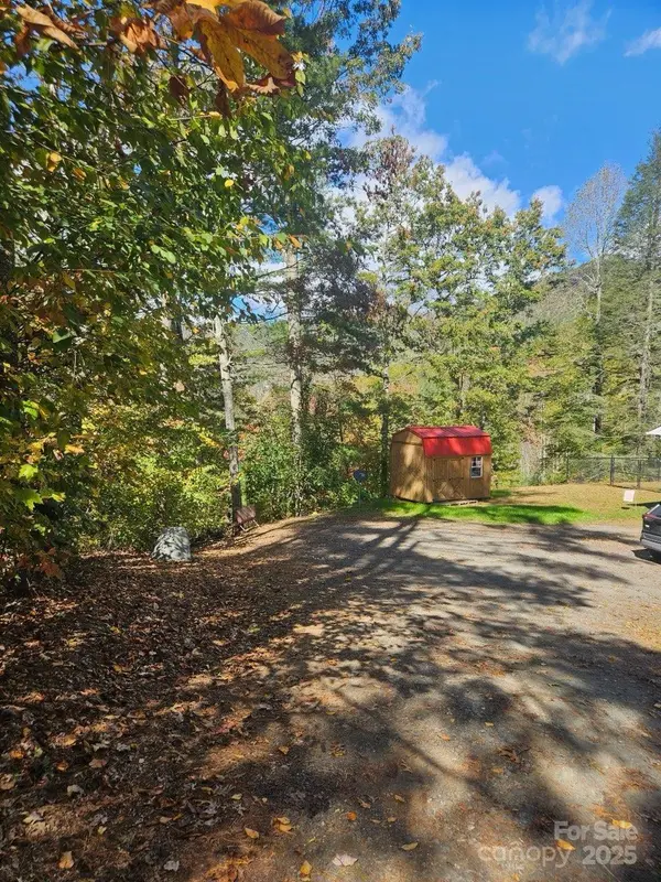 493 Spring Hill RD, Bakersville, NC 28705
