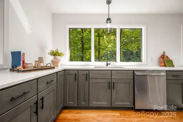 160 Lasae LN, Tryon, NC 28782