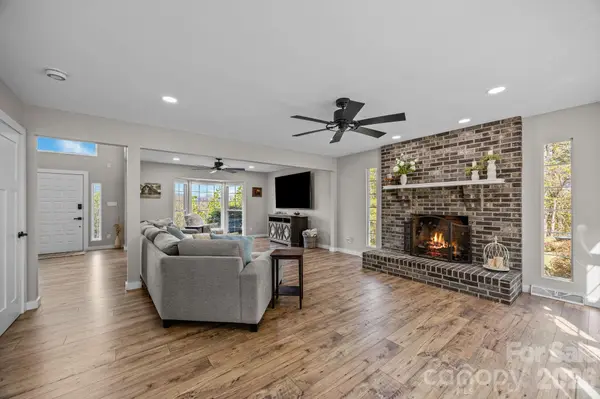 235 Petersburg View DR, Marshall, NC 28753