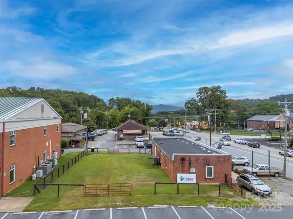 40 E Mills ST, Columbus, NC 28722