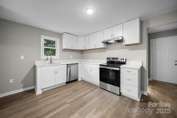 1132 Perkins ST, Gastonia, NC 28054