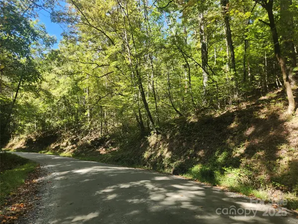 2500 Playmore Beach RD, Lenoir, NC 28645